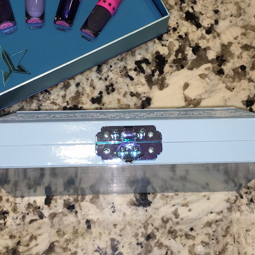 Jeffree Star Blue Blood Palette - Picture 3 of 5